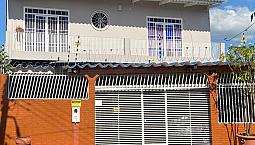 Casa No Bosque! Linda! Bem Localizada!