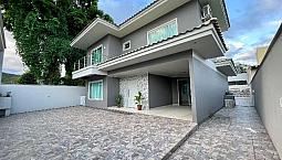 Casa Em Zimbros Bombinhas | Próx. Praia | 4 Quartos + Amplo Pátio 