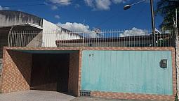 Vendo Esta Casa Com ótima Localização