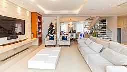 Casa Com Muito Espaço E Vista