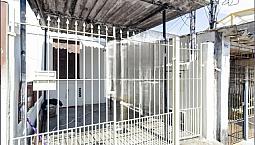 Casa Terrea Com 2 Dorms Amplos E Quintal Em Boa Localização