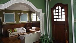 Linda Casa Estilo Clássica, 4 Quartos, 3 Vagas, Muito Conservada- Floresta