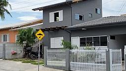 Casa Alvenaria Segundo Piso Em Condomínio Fechado Bairro Village Imbituba