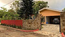 Casa De 395 Metros Quadrados Com 1800M De Terreno Em Condomínio Fechado. 4 Quartos, Sendo 