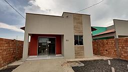 Casa Em Rua Pública 