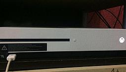Xbox One S Branco