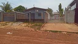 Duas Casas À Venda.