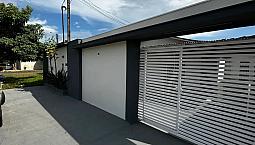 Locação. Casa 3 Quartos Sendo 2 Suítes. 