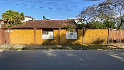 Casa À Venda Em Rua Tranquila