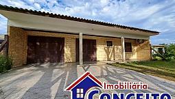 C197 - Ótima Residência Composta De 03 Dormitórios A 100 Metros Do Mar