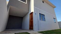 Lindo Sobrado De Esquina  Ótima Localização Campo De Santana Tatuquara Curitiba Pr
