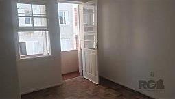 Ótimo Apartamento No Centro, Próximo Da Ufrgs, De Frente, Desocupado, Último Andar, De 2 D