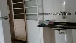 Aluga-Se Casa Sobrado Com Dois Cômodo Quarto E Cozinha Pequenos