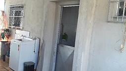Casa Com Terreno Grande E Garagem