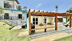 Casa Cond. Petit Village Granja Viana