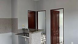 Aluga-se ótimo Apartamento 2 Quartos Muito Bem Localizado