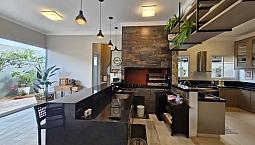 Condomínio Jardim Versailles, Casa Térrea, 3 Suítes, Escritório, Varanda Gourmet, Piscina 