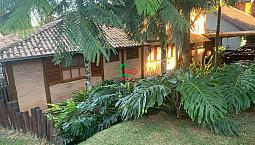 Casa Térrea Rústica, Mobiliada E Integrada à Natureza  230m² No Condomínio Alpes De Vinhed