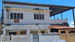 Vende-Se Sobrado Com Quintal. Fica Em São João De Meriti. Dois Quartos, Dois Banheiros.