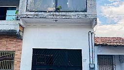 Vende-Se Uma Casa No Bairro Distrito Industrial. Rua São Paulo 4. Ao Lado Do Colégio Izam.