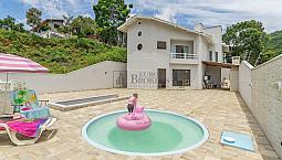 Casa Com Vista Panorâmica Em Balneário Camboriú.