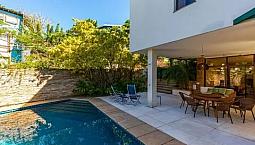 Casa Para Venda Tem 90 Metros Quadrados Com 3 Quartos Em Meia Praia - Itapema - Sc