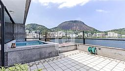 Cobertura Com 4 Quartos E Com Piscina Na Lagoa!
