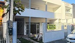 Excelente Imóvel: Duas Casas Com Entradas Independentes.