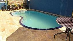 Casa 3 Dormitórios 1 Suíte 6 Vagas, Jd. Real, Piscina, 300 Mil