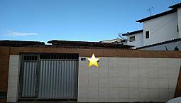 Casa Espaçosa, 3/4 (1 Suíte), Em Rua Pública, Com Garagem, Quintal E Jardim De Inverno.