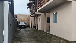 Aluga-Se Casa - Bairro Carianos - Pátio Compartilhado (3 Quartos/Sala/Cozinha/2 Banheiros)