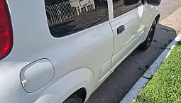 Fiat Uno Vivace 2016 .