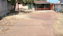 Lote Com Barracão No Fundo