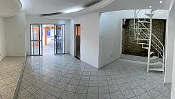 Linda Casa Em Ótima Localização 