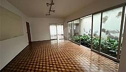 Sobrado Para Aluguel E Venda Possui 637 Metros Quadrados Com 4 Quartos