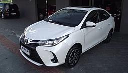 Toyota Yaris Sedan Xls 1.5 Automático + Borboleta Flex + Teto Solar 2022/2023 Branco