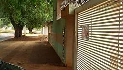 Casa Com Comércio Na Frente, Para Aluguel, Tem 5000 Metros Quadrados Com 2 Quartos