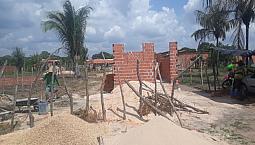 Vende Se Terreno ..Com Uma Parte Da Casa Construída 