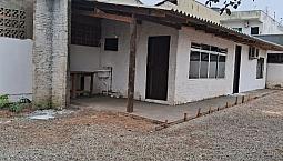 Casa Com Um Quarto Amplo, Pátio De 300 M², Garagem E Aceita Pet ? Areias