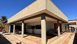 Excelente Casa Em Lote De 800M Com 3 Suítes Na Rua Do Bellavia