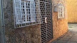 Centro/Próximo Calçadão - Casa C/ 02 Quartos (01 Suíte) C/ Vaga De Garagem