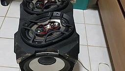 Caixa De Som ( Estilo Bob Esponja ) Semi-Nova